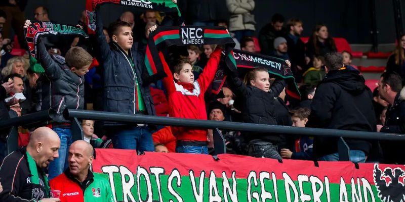 NEC Nijmegen có một lượng người hâm mộ đông đảo và nhiệt tình, ở Nijmegen và vùng Gelderland